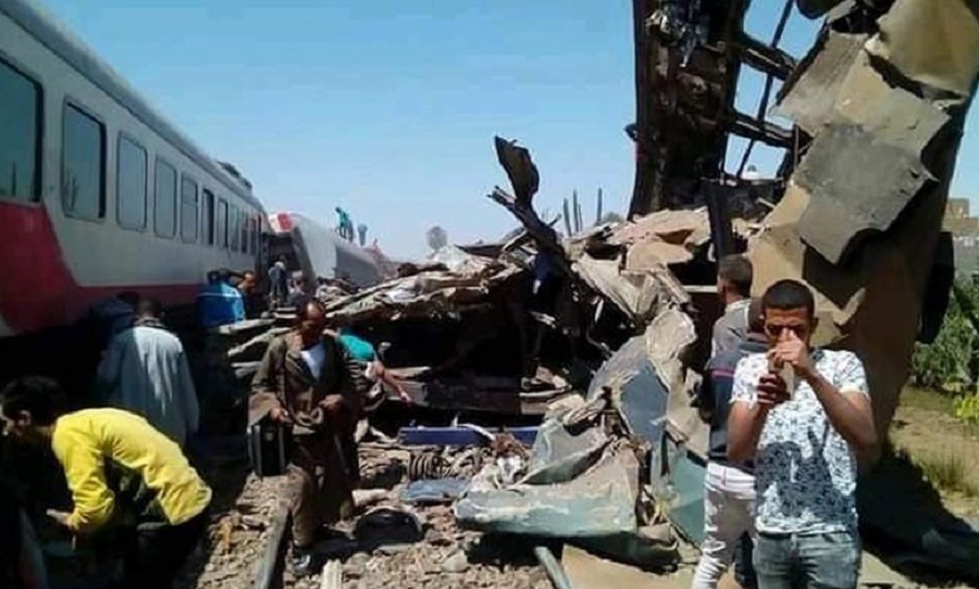 মিশরে ট্রেন দুর্ঘটনায় ১১ জনের মৃত্যুঃ যোগাযোগমন্ত্রীর পদত্যাগের দাবি