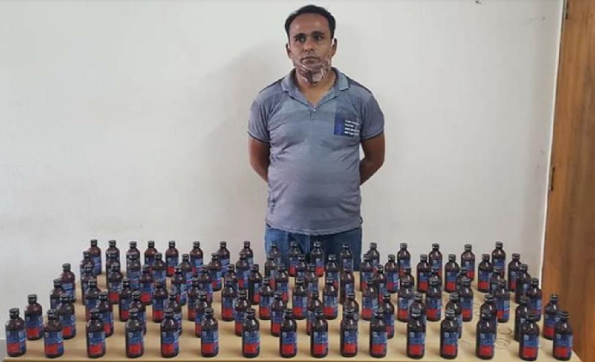 ঝিনাইদহে ফেন্সিডিলসহ মাদক ব্যবসায়ী আটক