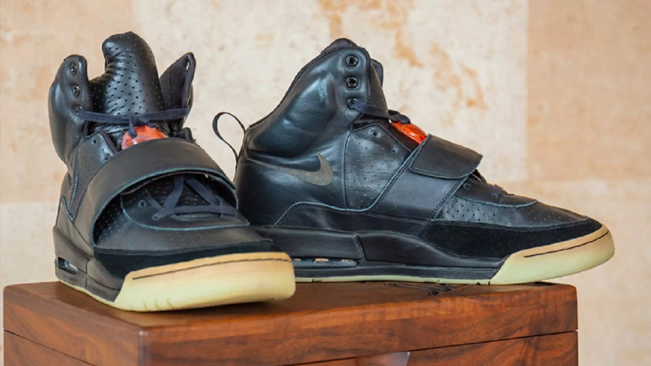 এক জোড়া জুতার দাম ১৫ কোটি ২৭ লাখ টাকা! এক জোড়া জুতার দাম ১৫ কোটি ২৭ লাখ টাকা!