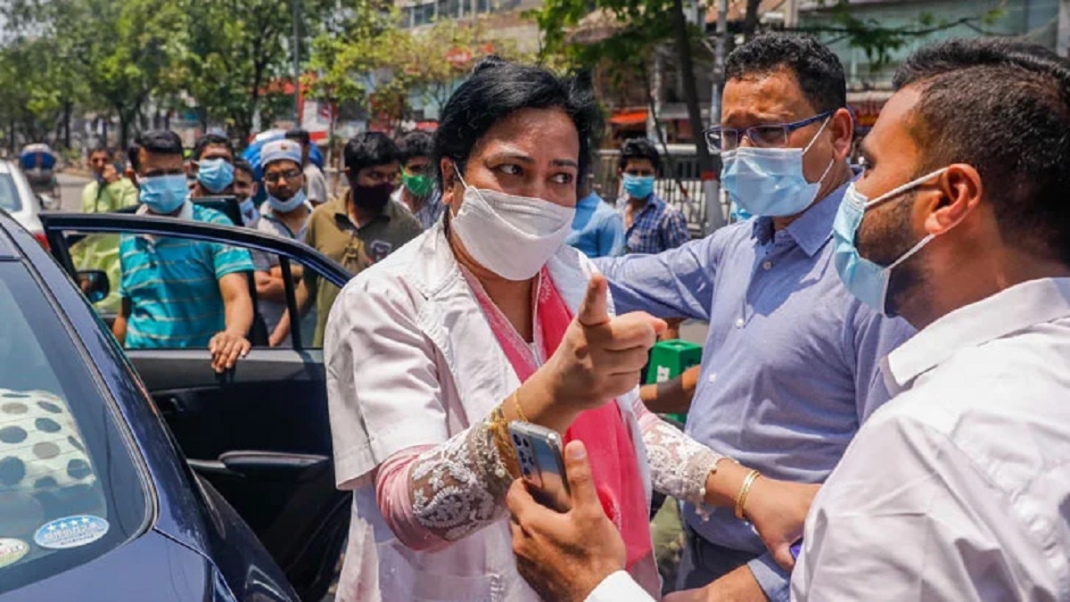 নারী চিকিৎসকের সঙ্গে বাকবিতণ্ডায় জড়ানো সেই ম্যাজিস্ট্রেট বদলি