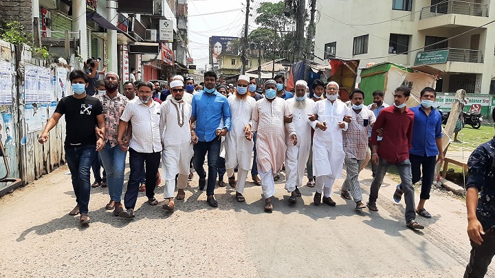 লকডাউনের প্রতিবাদে পটুয়াখালীতে ব্যবসায়ীদের বিক্ষোভ