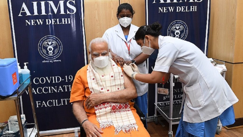 করোনা টিকার দ্বিতীয় ডোজ নিলেন মোদি