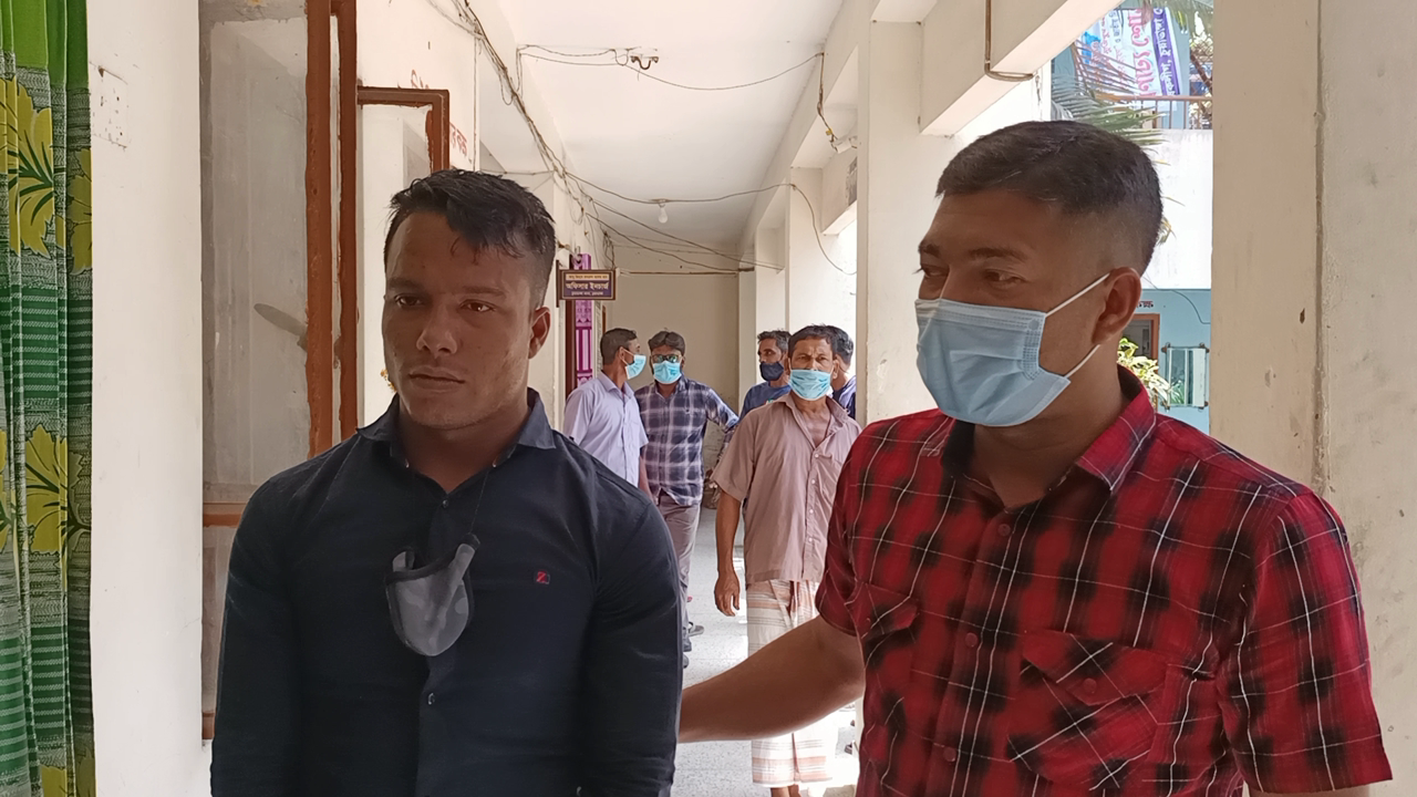 চুয়াডাঙ্গায় পুলিশের ভূয়া এসআই আটক