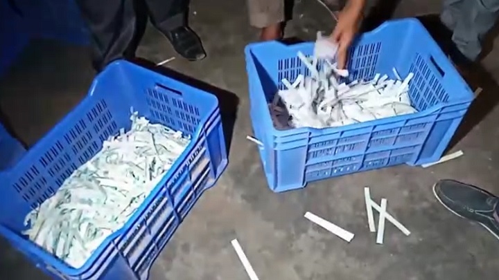 সিনেমা হল থেকে কর ফাঁকি দেয়া বিপুল পরিমাণ সিগারেট জব্দ