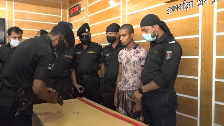 বঙ্গবন্ধুর ম্যুরাল ভাঙচুরকারী আরমান আটক