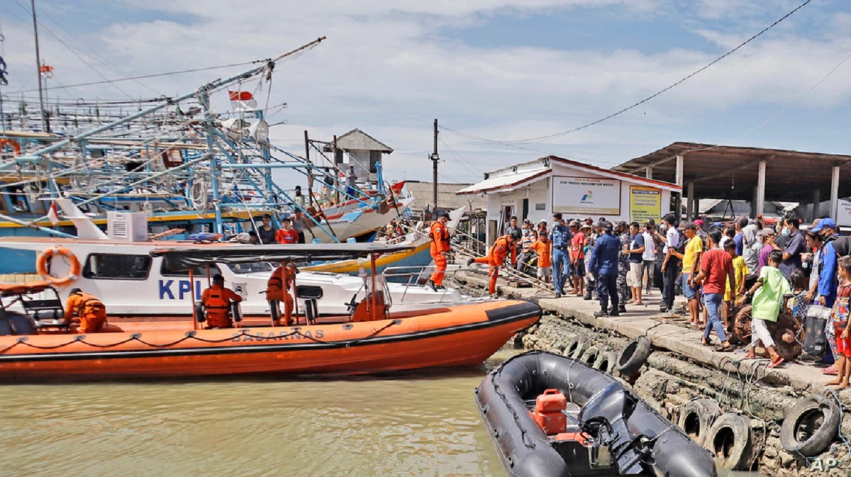 ইন্দোনেশিয়ায় মাছ ধরার নৌকা-কার্গো জাহাজের সংঘর্ষ, নিখোঁজ ১৭