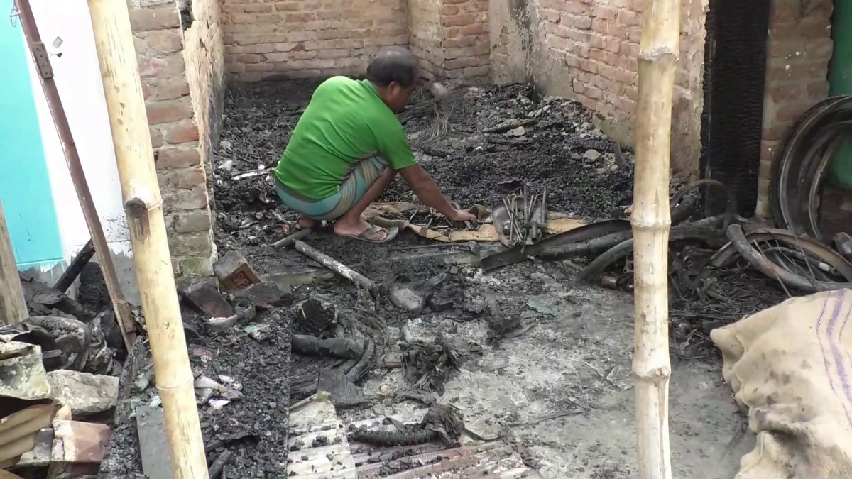 রংপুরে ১১ দোকান পুড়ে ছাই