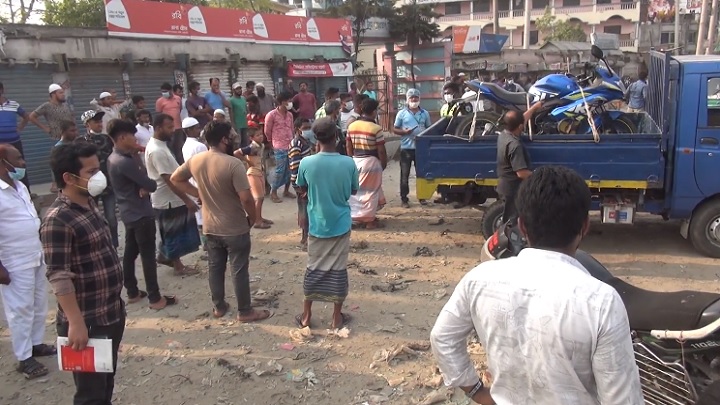 নরসিংদীতে কাভার্ডভ্যান চাপায় পুলিশ সদস্যের মৃত্যু