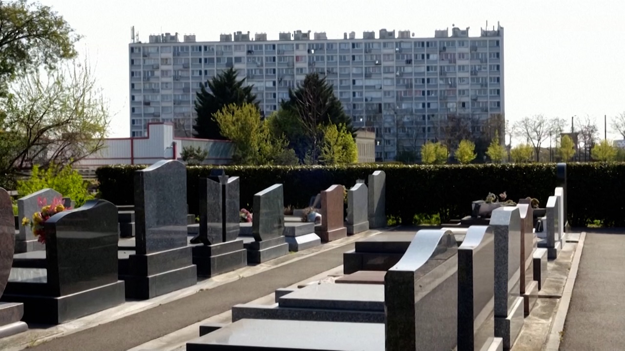 কবরের জায়গা পাচ্ছে না প্যারিসের মুসলিমরা, বিকল্প পন্থা গ্রহণের পরামর্শ কবরের জায়গা পাচ্ছে না প্যারিসের মুসলিমরা, বিকল্প পন্থা গ্রহণের পরামর্শ