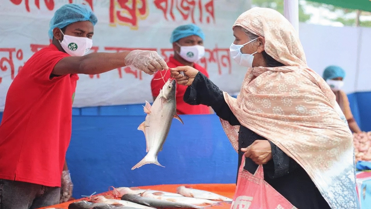 বিনামূল্যে সাপ্তাহিক বাজার করলো পাঁচ শতাধিক পরিবার