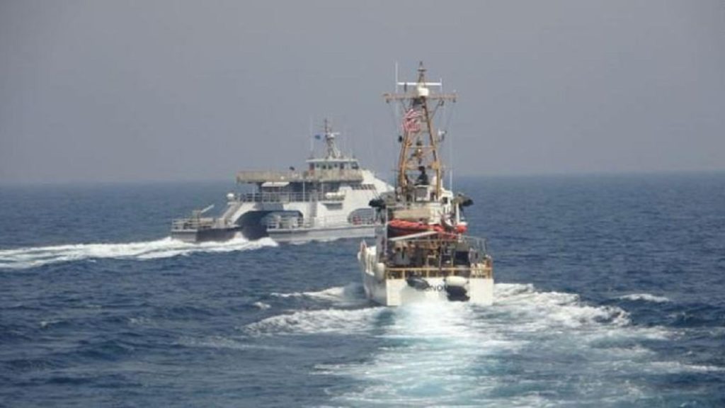 পারস্য উপসাগরীয় এলাকায় মুখোমুখি অবস্থানে ইরান ও মার্কিন যুদ্ধজাহাজ