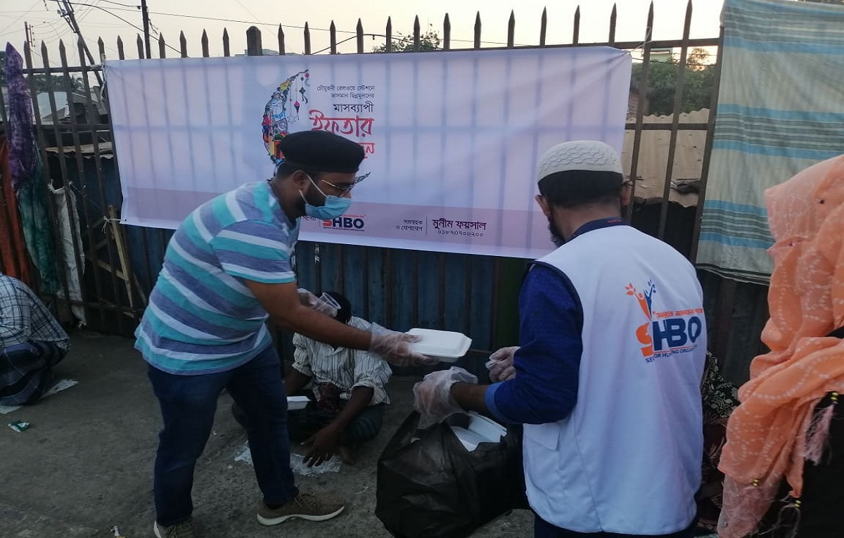 লকডাউনে বিপর্যস্ত ভাসমানদের জন্য নোয়াখালীতে মাসব্যাপী মানবিক ইফতার