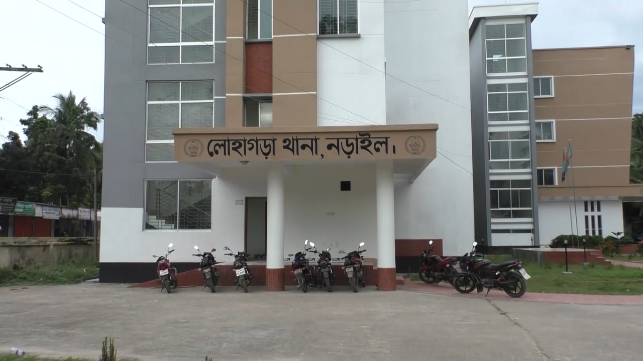 পুলিশের ওপর হামলা চালিয়ে পিস্তল ছিনতাই, গ্রেফতার ৩