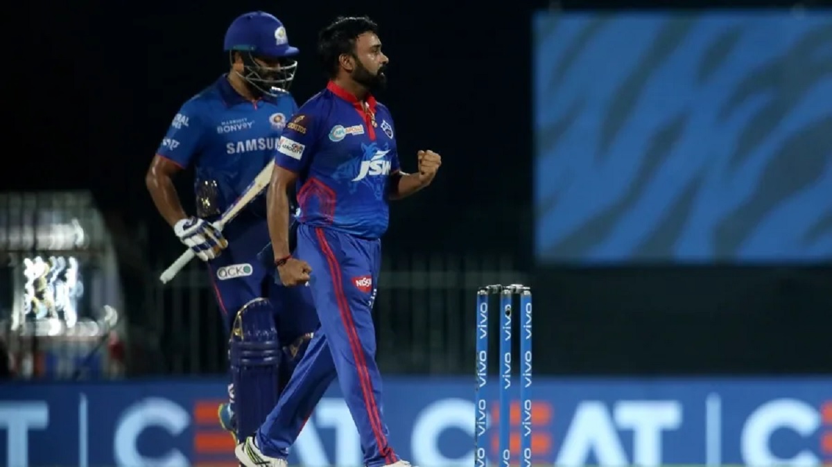 অমিত মিশ্রার ঘূর্ণিতে মুম্বাইকে হারালো দিল্লি