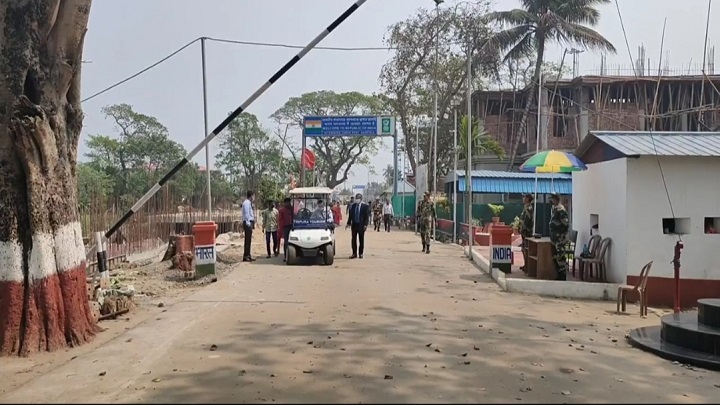 আখাউড়া দিয়ে ভারত ফেরতদের নিজ খরচে কোয়ারেন্টাইনে থাকতে হবে