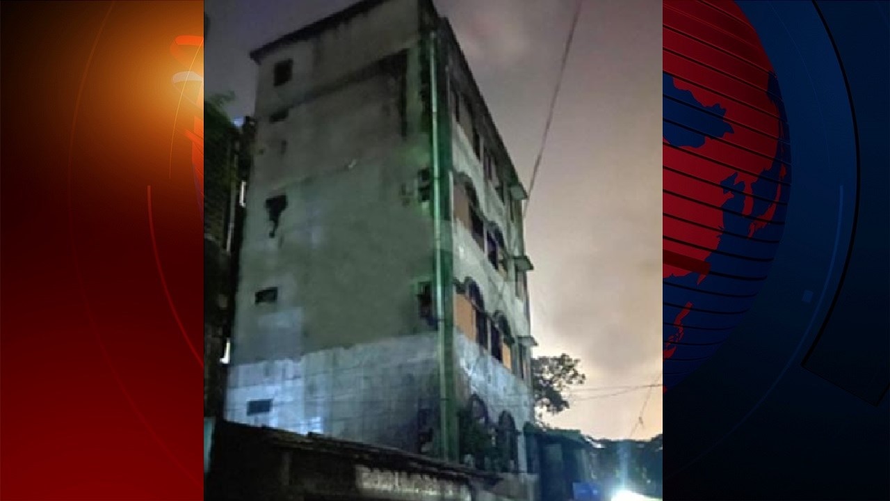চট্টগ্রামে হেলে পড়েছে ৫ তলা একটি ভবন, পরিত্যক্ত ঘোষণা প্রশাসনের চট্টগ্রামে হেলে পড়েছে ৫ তলা একটি ভবন, পরিত্যক্ত ঘোষণা প্রশাসনের