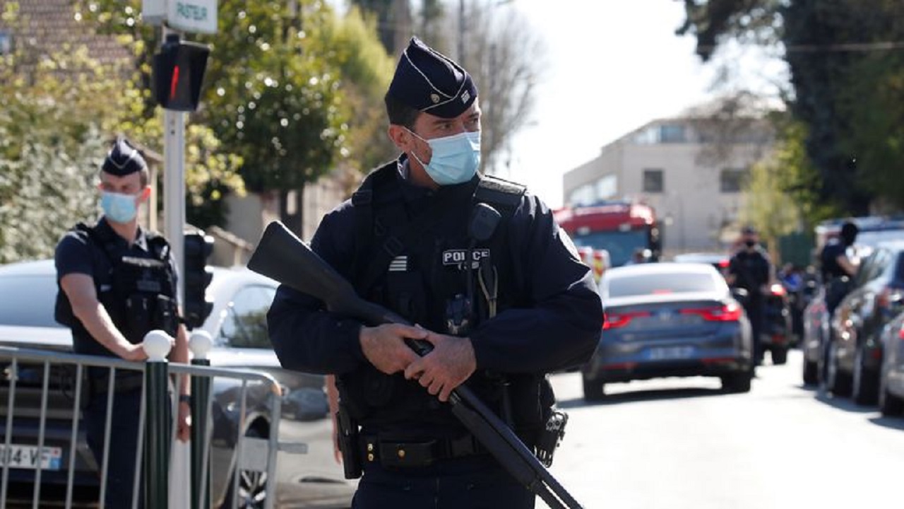 প্যারিসে ছুরিকাঘাতে নারী পুলিশ কর্মকর্তা নিহত প্যারিসে ছুরিকাঘাতে নারী পুলিশ কর্মকর্তা নিহত