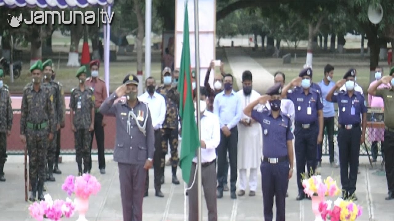 মেহেরপুর মুজিবনগর স্মৃতিসৌধে জাতীয় পতাকা উত্তোলন মেহেরপুর মুজিবনগর স্মৃতিসৌধে জাতীয় পতাকা উত্তোলন