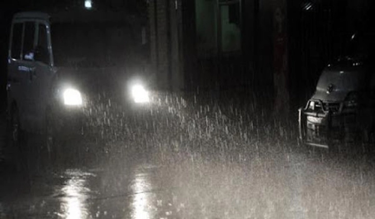 তীব্র গরমের পর রাজধানীতে শিলাবৃষ্টি