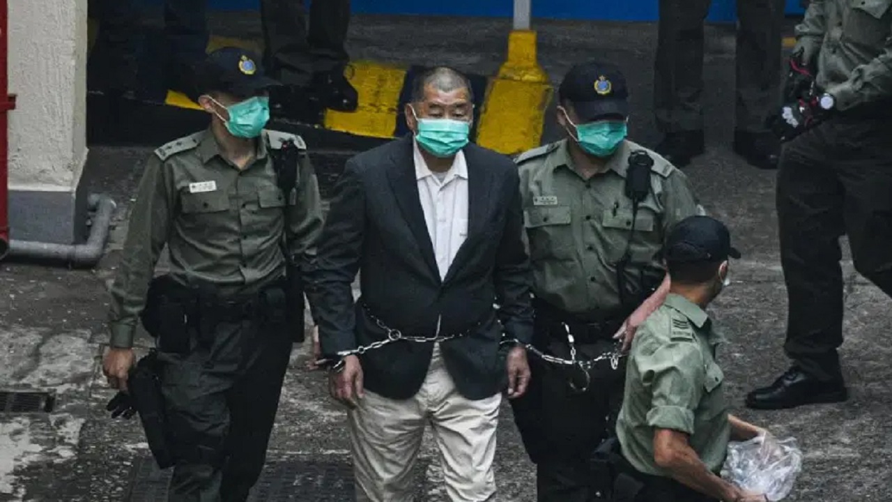 হংকংয়ের গণতন্ত্রপন্থি মিডিয়া টাইকুন জিমি লাই’কে ১৪ মাসের কারাদণ্ড হংকংয়ের গণতন্ত্রপন্থি মিডিয়া টাইকুন জিমি লাই'কে ১৪ মাসের কারাদণ্ড