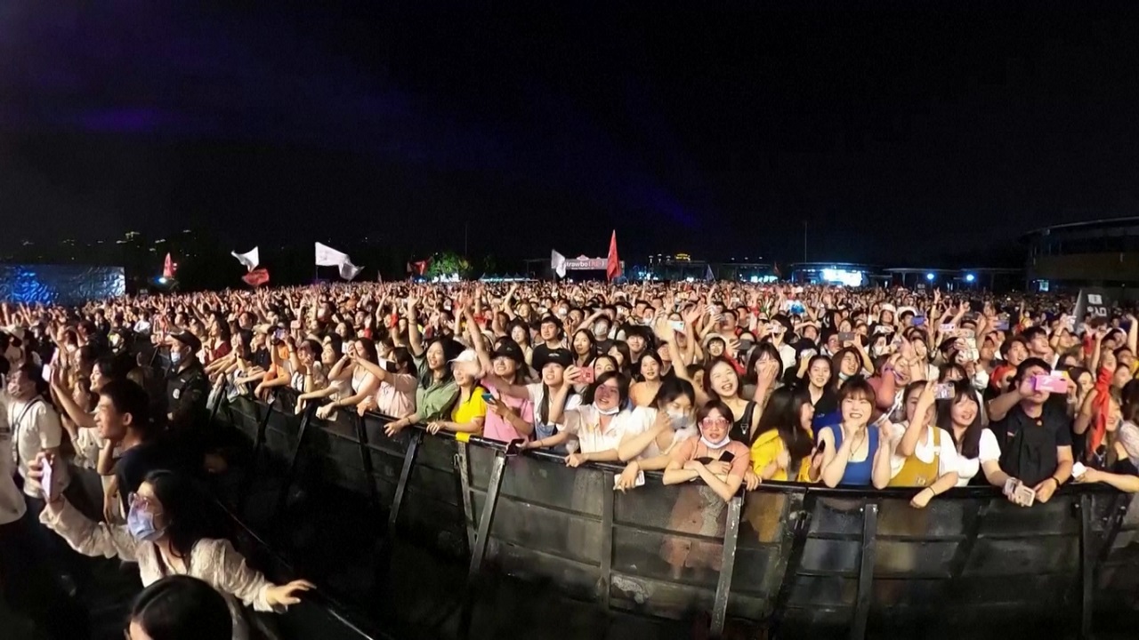 মহামারি চলাকালে উহানে চলছে মিউজিক ফেস্টিভ্যাল (ভিডিও) মহামারি চলাকালে উহানে চলছে মিউজিক ফেস্টিভ্যাল