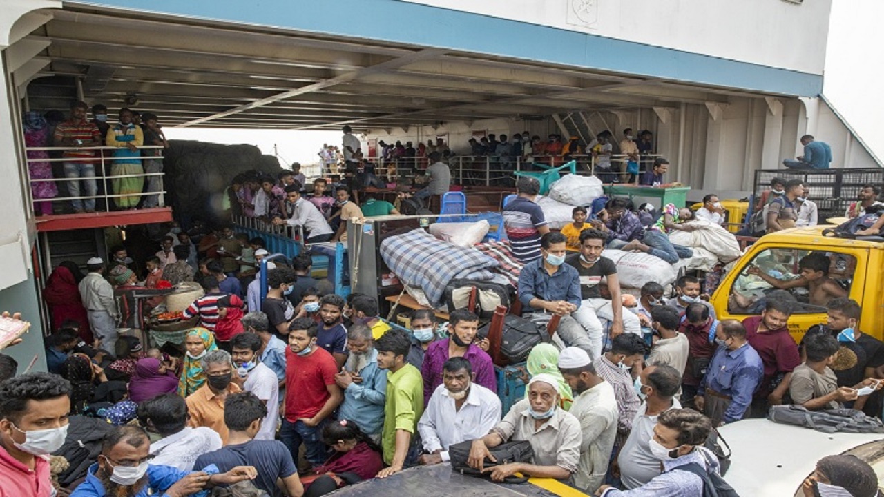লকডাউন উপেক্ষা করে রাজধানী ছাড়ছেন নগরবাসী লকডাউন উপেক্ষা করে রাজধানী ছাড়ছেন নগরবাসী
