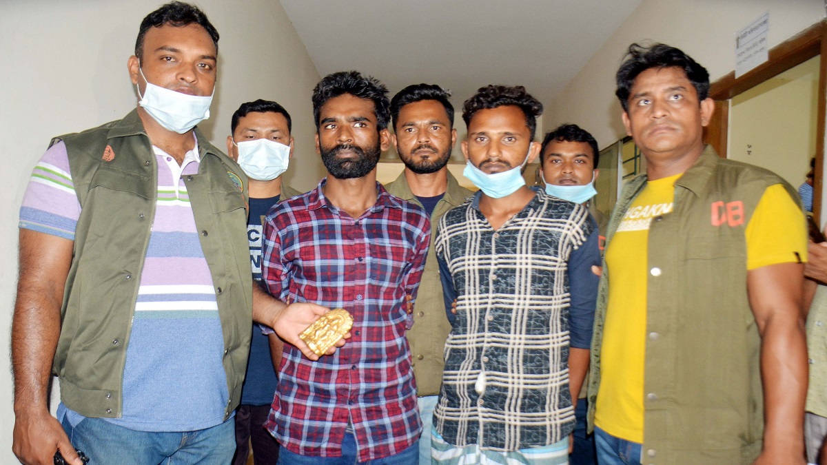 স্বপ্নে পাওয়া স্বর্ণমূর্তির লোভ দেখিয়ে প্রতারণা: ২ জন গ্রেফতার