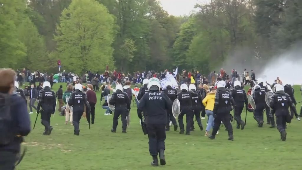 লকডাউন বিরোধী আন্দোলনে উত্তাল বেলজিয়ামের রাজধানী