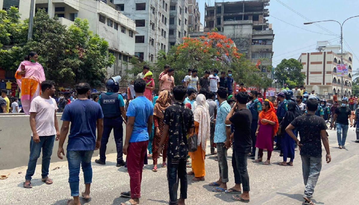 মিরপুরে গার্মেন্টস শ্রমিকদের আন্দোলন