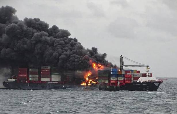 কলম্বো উপকূলে ৪ দিন ধরে জ্বলছে কন্টেইনারবাহী জাহাজ