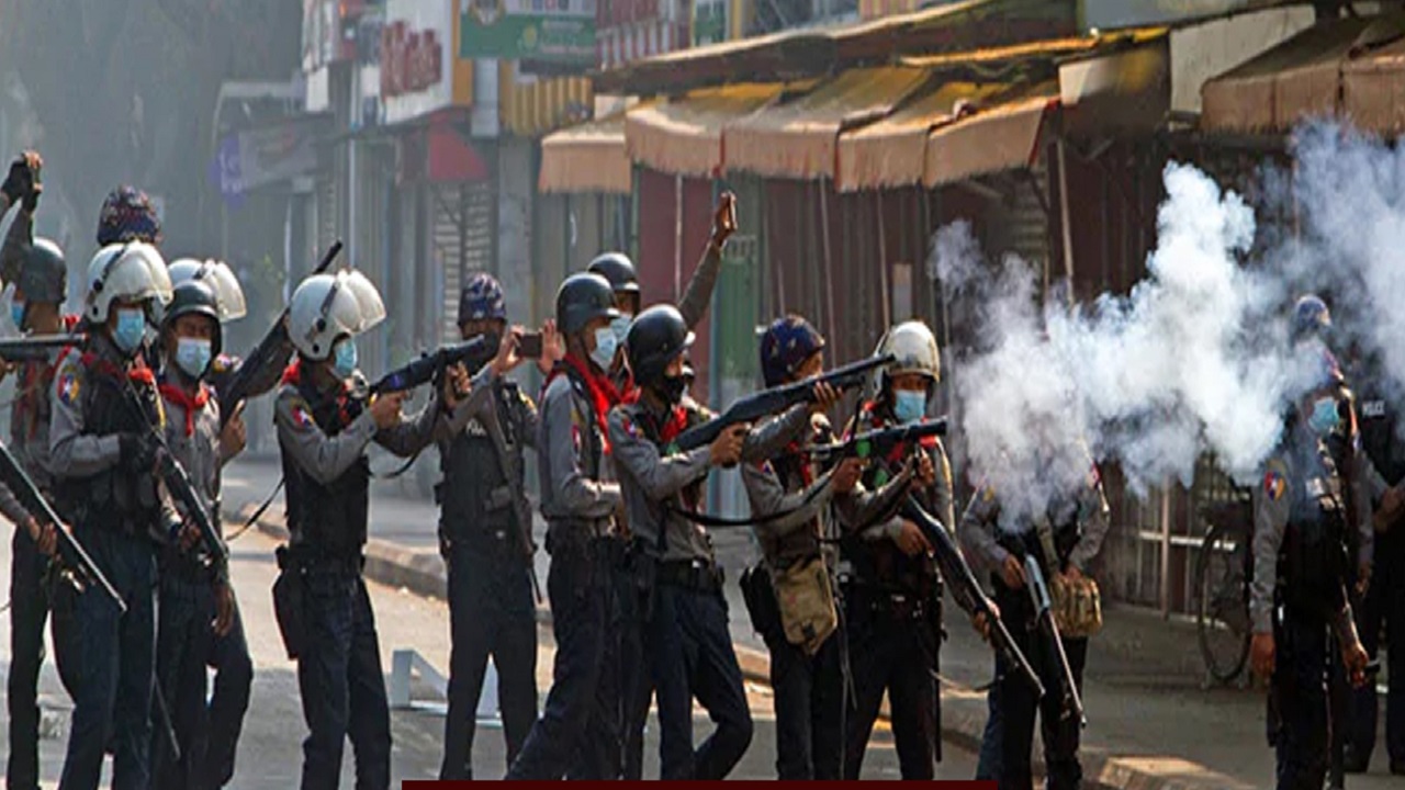 ফের রক্তাক্ত মিয়ানমার, গুলিতে ঝরলো ৮ বিক্ষোভকারীর প্রাণ ফের রক্তাক্ত মিয়ানমার, গুলিতে ঝরলো ৮ বিক্ষোভকারীর প্রাণ