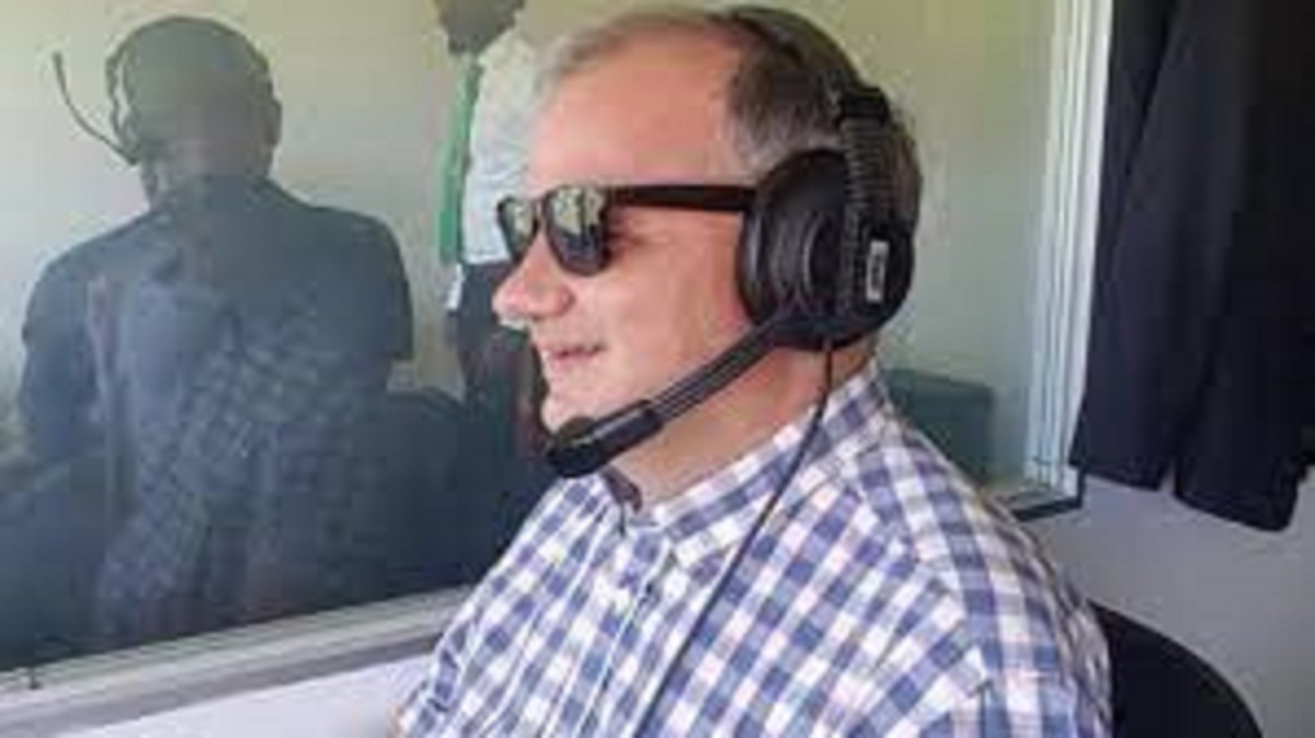 চোখে দেখতে পান না তবুও ধারাভাষ্যকার ডিন ডুপ্লেসি