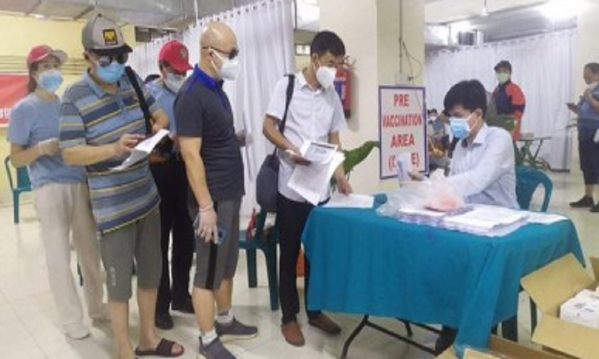 বাংলাদেশে অবস্থানরত চীনা নাগরিকদের টিকাদান শুরু