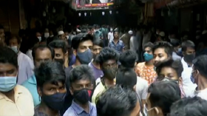 স্বাস্থ্যবিধির বালাই নেই নিউমার্কেট ও গাউছিয়ায়