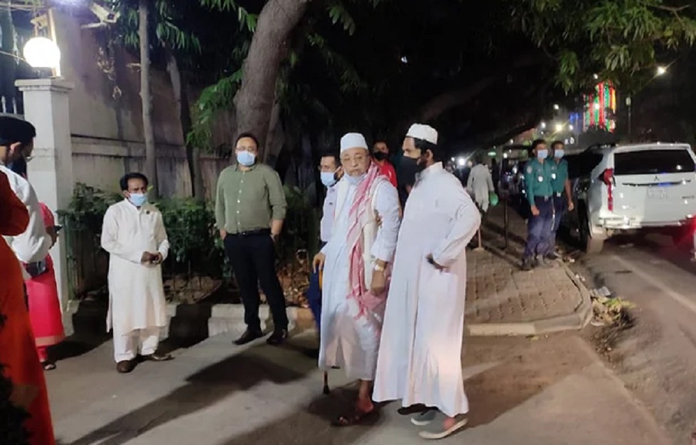 স্বরাষ্ট্রমন্ত্রীর বাসায় হেফাজতের পাঁচ শীর্ষ নেতা