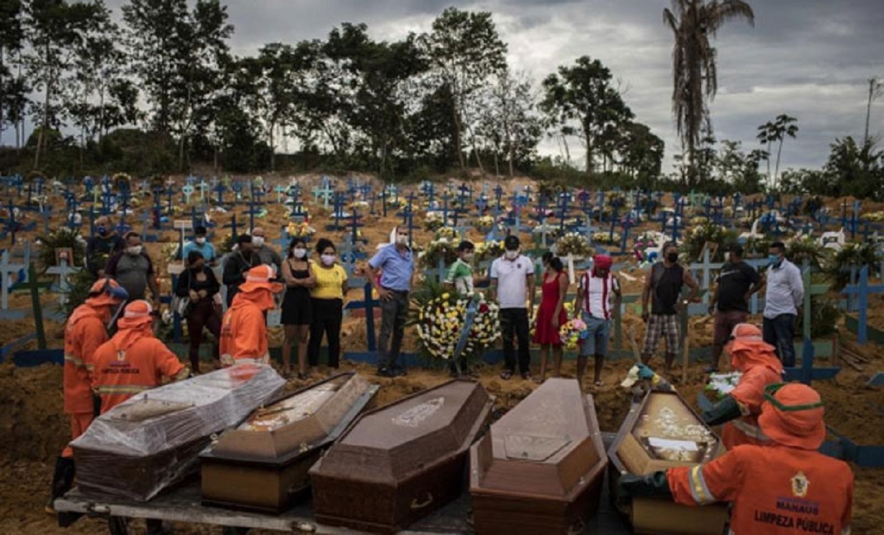 বিশ্বে করোনা মহামারিতে মোট প্রাণহানি ৩৪ লাখ ৫৫ হাজার ছুঁইছুই বিশ্বে করোনা মহামারিতে মোট প্রাণহানি ৩৪ লাখ ৫৫ হাজার ছুঁইছুই