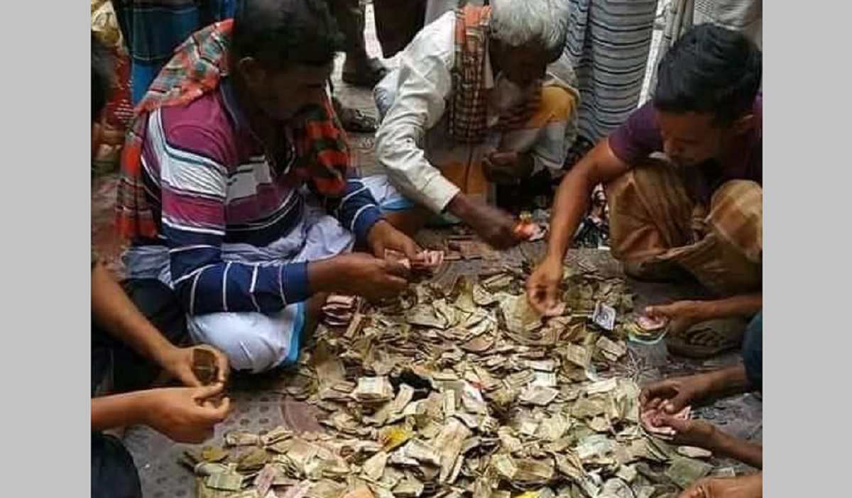 নাটোরের বড়াইগ্রামে টাকা ভর্তি ব্যাগ উদ্ধার