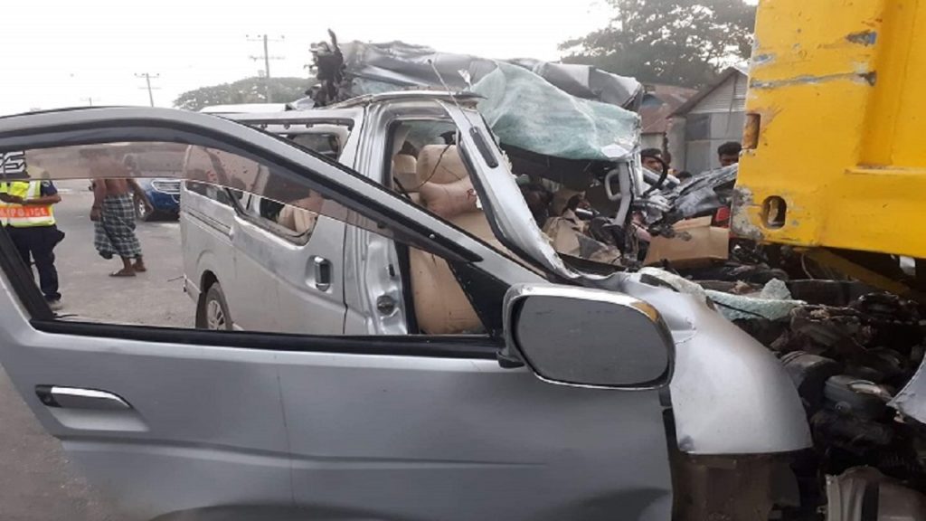 মির্জাপুরে মাইক্রোবাস দুর্ঘটনায় নিহত ৩