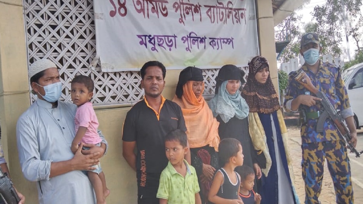 ভাসানচর থেকে পালিয়ে আসা ১০ রোহিঙ্গা আটক