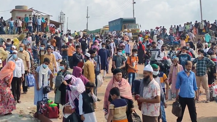 ফেরি বন্ধের পরেও যাত্রীদের ঢল, ভোগান্তি চরমে