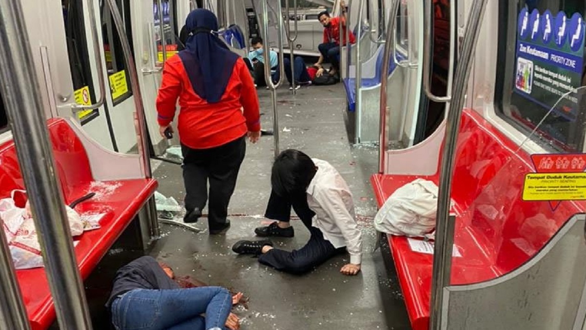 দুই ট্রেনের মুখোমুখি সংঘর্ষে মালয়েশিয়ায় আহত দুই শতাধিক