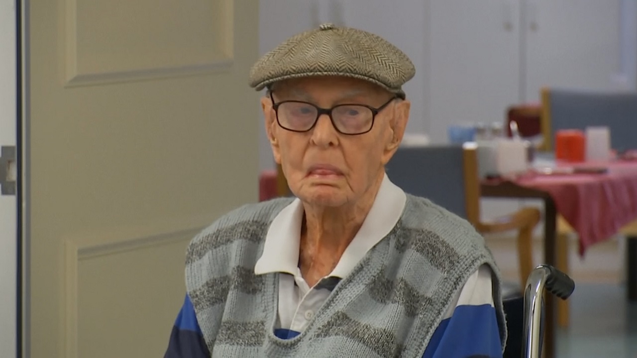 অস্ট্রেলিয়ার সবচেয়ে বয়স্ক পুরুষের খাবার রহস্য, আয়ু বাড়িয়েছে মুরগির মগজ! অস্ট্রেলিয়ার সবচেয়ে বয়স্ক পুরুষের খাবার রহস্য, আয়ু বাড়িয়েছে মুরগির মগজ!