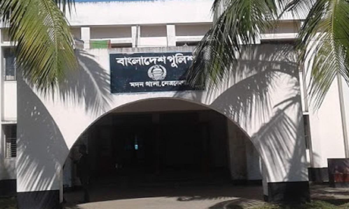 মদনে প্রতিপক্ষের হামলায় দোকানদার খুন, আটক ৩