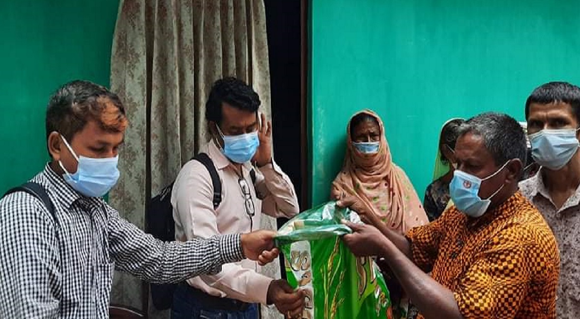 পঞ্চগড়ে দুই শতাধিক অসহায় পরিবারের মাঝে ত্রাণ বিতরণ