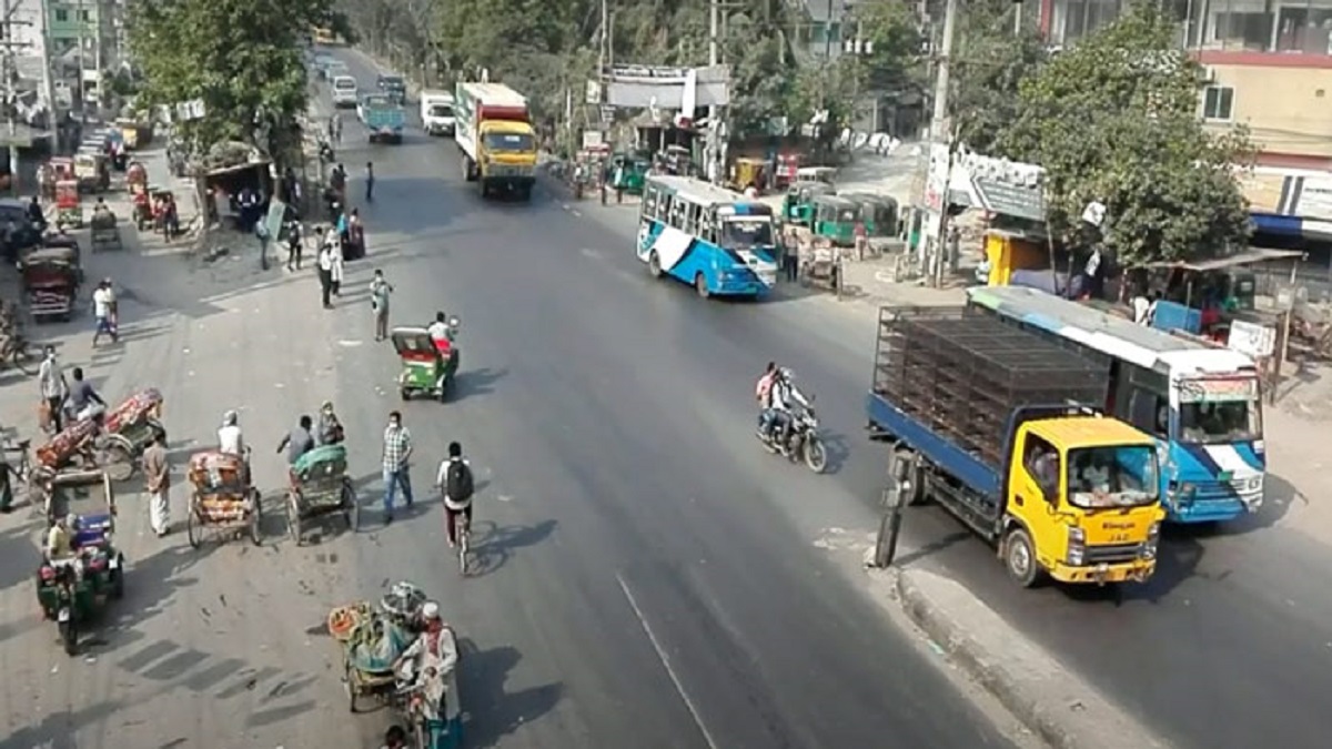 মহাসড়কে বাড়ছে ছোট যানবাহন; ঈদ শেষে কর্মস্থলে ফিরছেন মানুষ