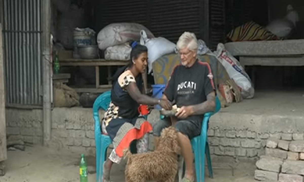 বিধবা রহিমাকে ভালোবেসে বাংলাদেশে ঘর বেধেছেন যুক্তরাষ্ট্রের ক্রিস্ট মার্ক