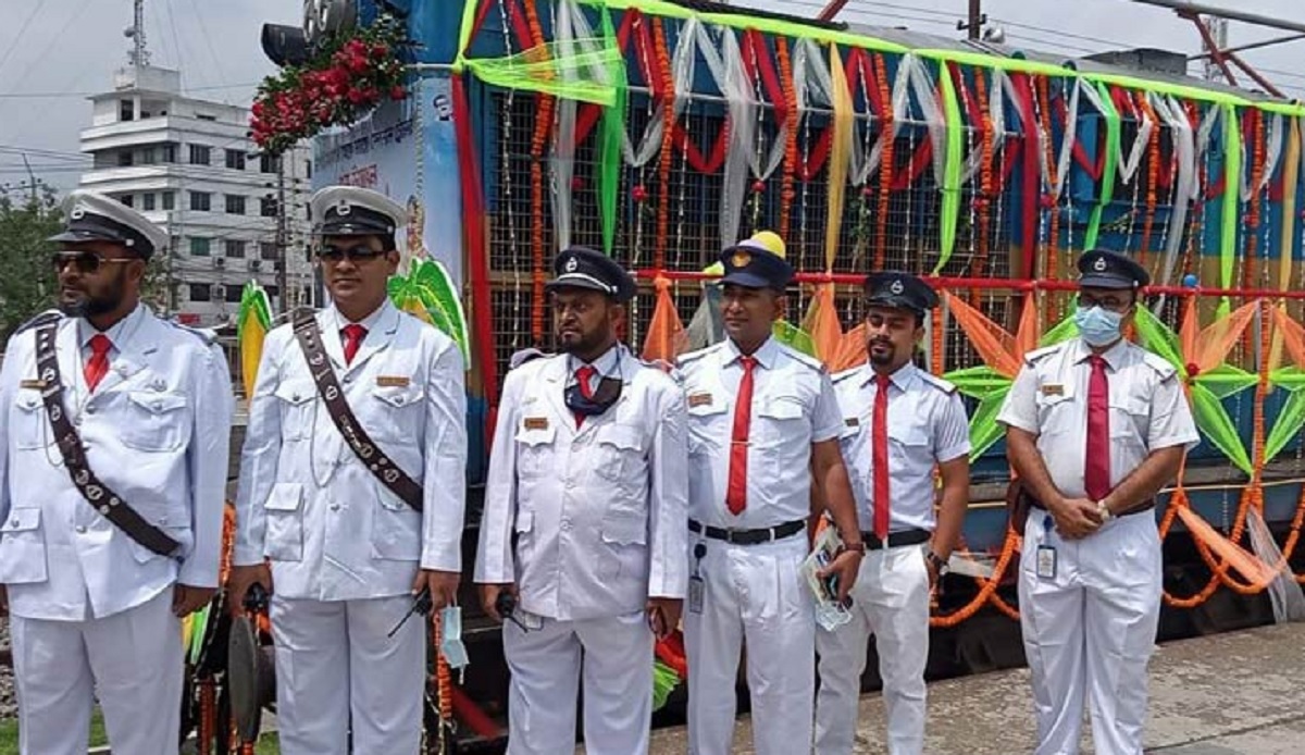 ম্যাঙ্গো ট্রেনের উদ্বোধন করলেন প্রধানমন্ত্রী