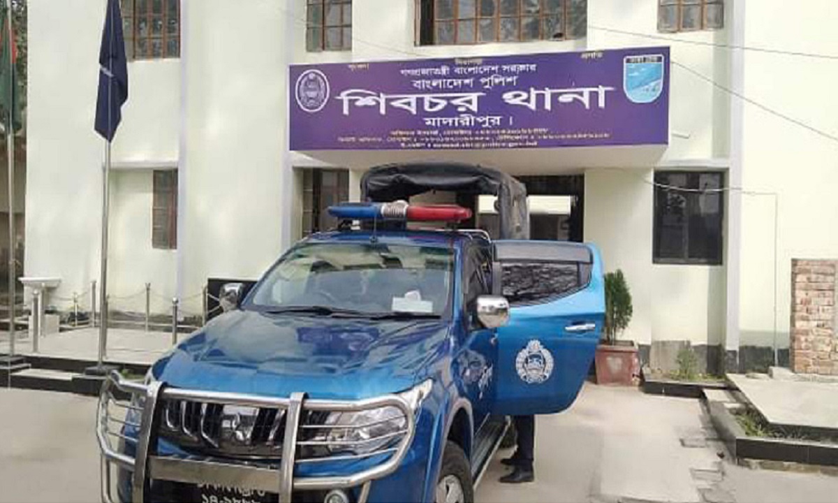 আম গাছে ঢিল ছোড়ায় যুবককে কুপিয়ে হত্যা!