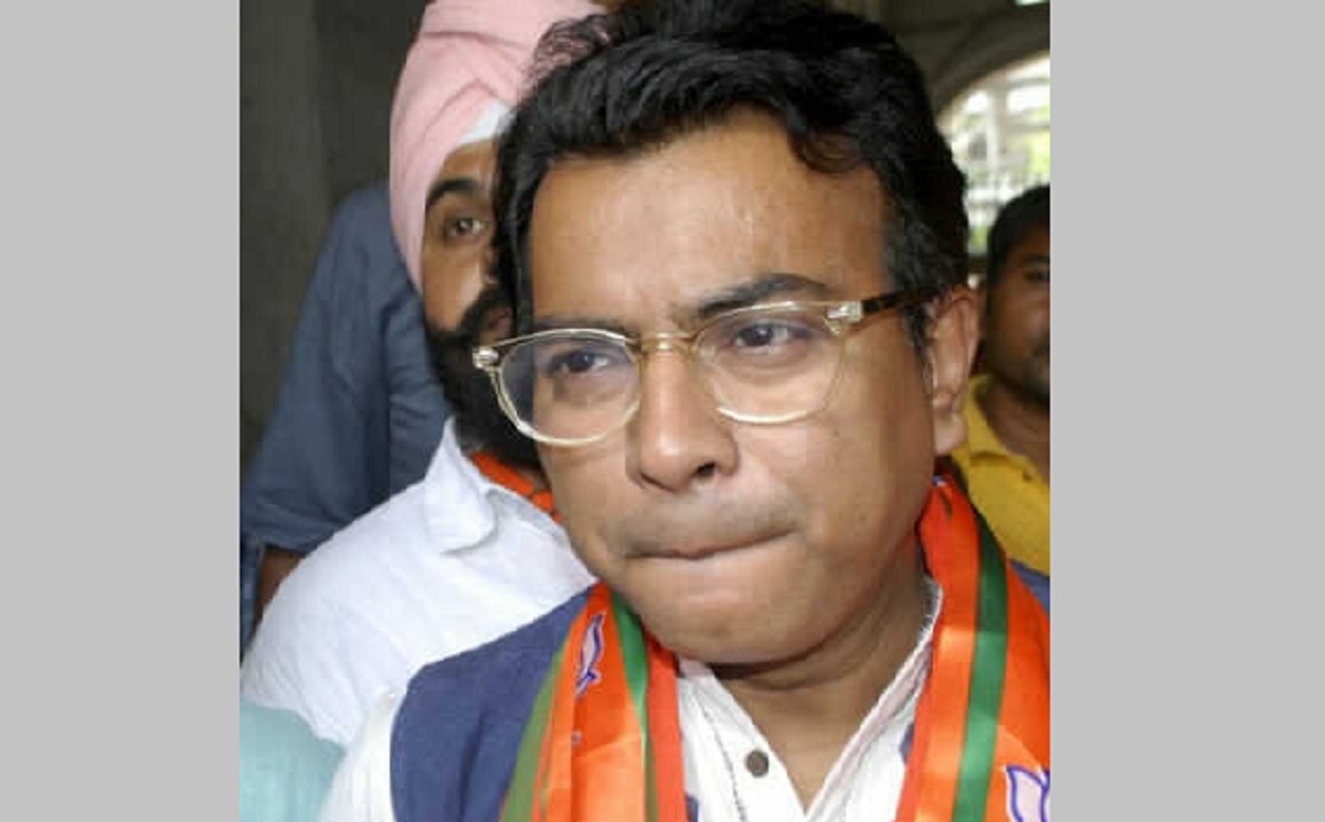 গোহারা হেরেছেন নির্বাচনে, এবার ত্রাণ দিতে গিয়ে চড় খেলেন রুদ্রনীল