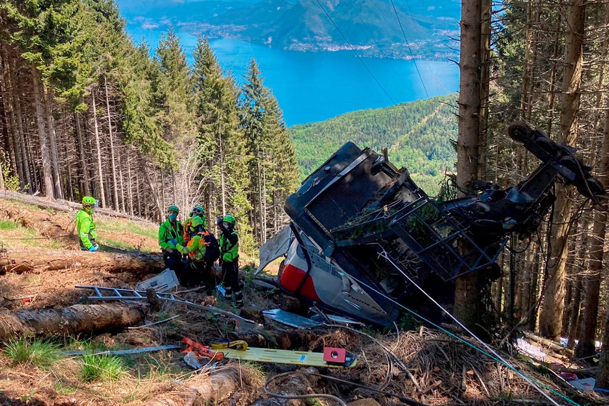 ইতালিতে ক্যাবল কার দুর্ঘটনায় কমপক্ষে ১৪ জন নিহত